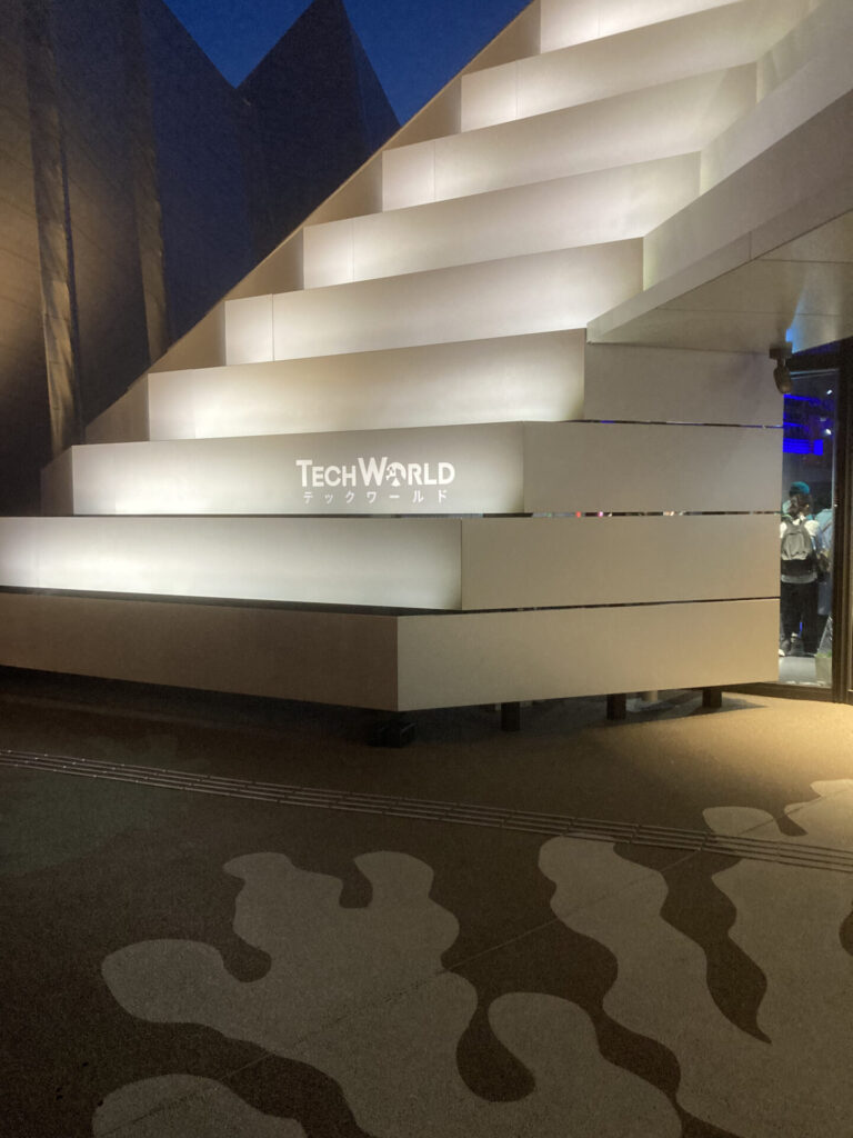 TECH WORLD01